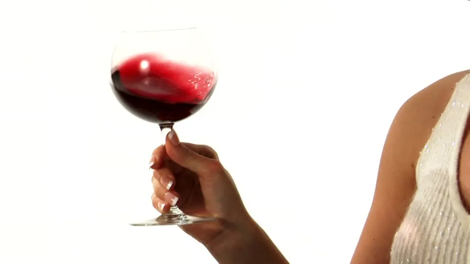 {'en': 'Drinking alcohol with his head', 'es': 'Bebiendo alcohol con la cabeza'} Image {'en': 'Drinking alcohol with his head', 'es': 'Bebiendo alcohol con la cabeza'} Image