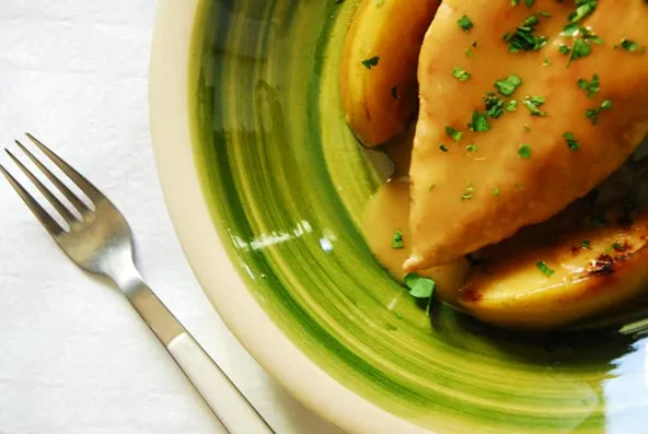 {'en': 'Chicken in mustard and apple (recipe)', 'es': 'Pollo en mostaza y manzana (Receta)'} Image {'en': 'Chicken in mustard and apple (recipe)', 'es': 'Pollo en mostaza y manzana (Receta)'} Image