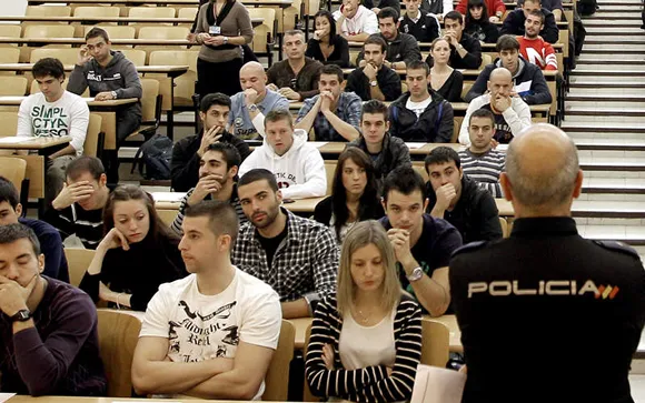 {'en': 'Diabetics, discriminated by the administration?', 'es': 'Los diabéticos, ¿discriminados por la Administración?'} Image {'en': 'Diabetics, discriminated by the administration?', 'es': 'Los diabéticos, ¿discriminados por la Administración?'} Image