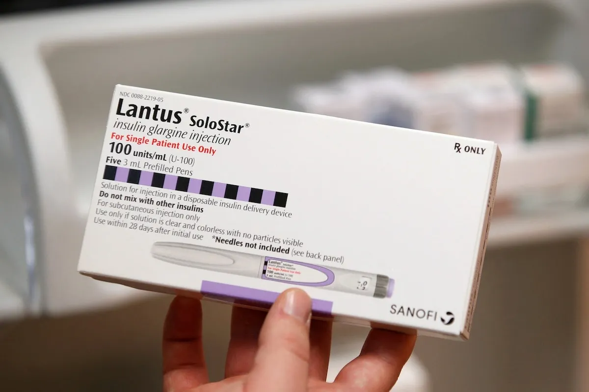 {'en': 'A help with Lantus insulin', 'es': 'Una ayudita con la insulina Lantus'} Image