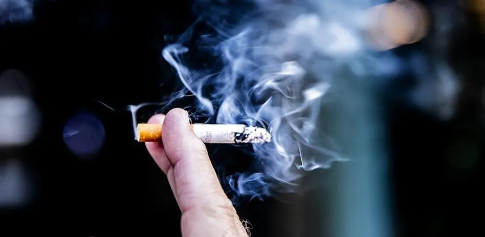 {'en': 'Cigarette smoke would be linked to diabetes', 'es': 'Humo de cigarrillos estaría vinculado a la diabetes'} Image {'en': 'Cigarette smoke would be linked to diabetes', 'es': 'Humo de cigarrillos estaría vinculado a la diabetes'} Image