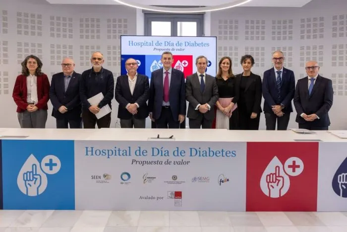 {'en': 'They propose to expand day hospitals for people with diabetes', 'es': 'Proponen ampliar los hospitales de día para personas con diabetes'} Image {'en': 'They propose to expand day hospitals for people with diabetes', 'es': 'Proponen ampliar los hospitales de día para personas con diabetes'} Image