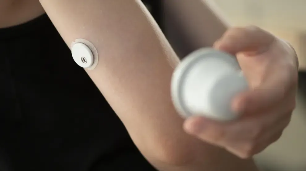 {'en': 'My daughter no longer wants to inject insulin', 'es': 'Mi hija ya no quiere inyectarse insulina'} Image