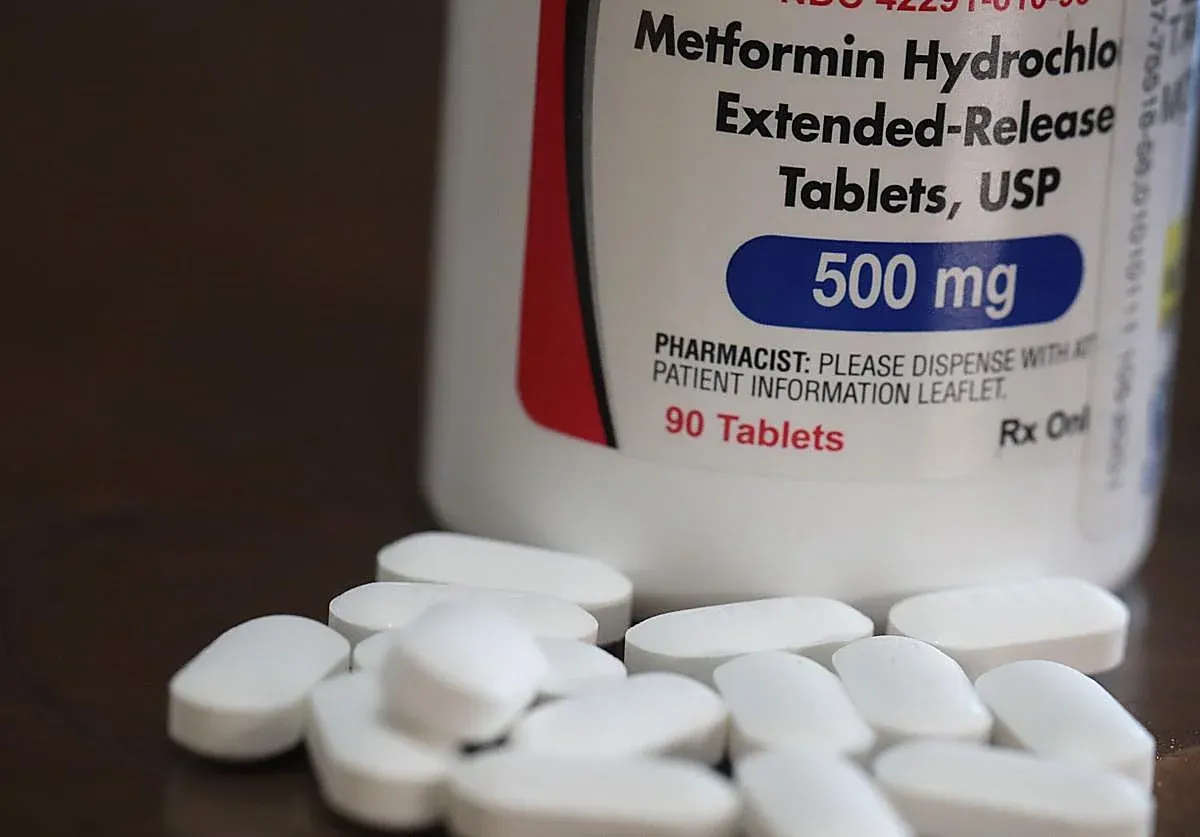 {'en': 'Health immediately recalls 23 batches of sitagliptin/metformin Normon', 'es': 'Sanidad retira de inmediato 23 lotes de sitagliptina/metformina Normon'} Image