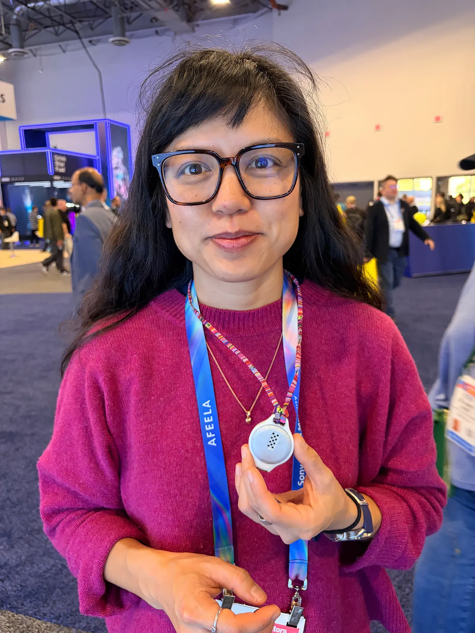 {'en': 'PreEvnt Isaac the Glucose Monitor that wears like a necklace', 'es': 'PreEvnt Isaac el Monitor de Glucosa que se lleva como un collar'} Image