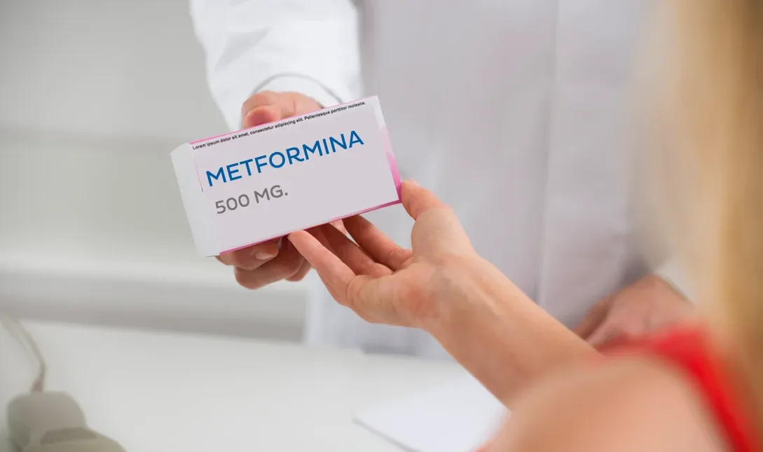 {'en': 'How does Metformin work?', 'es': '¿Cómo funciona la Metformina?'} Image