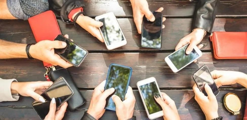 {'en': 'Compatible mobile list (or not) with free free and freeLink', 'es': 'Lista de móviles compatibles (o no) con FreeStyle Libre y Librelink'} Image {'en': 'Compatible mobile list (or not) with free free and freeLink', 'es': 'Lista de móviles compatibles (o no) con FreeStyle Libre y Librelink'} Image