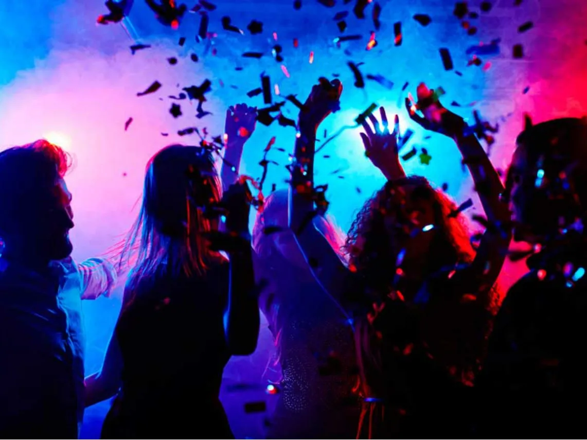 {'en': 'Diabetes, Friends and Party', 'es': 'Diabetes, amigos y fiesta'} Image {'en': 'Diabetes, Friends and Party', 'es': 'Diabetes, amigos y fiesta'} Image