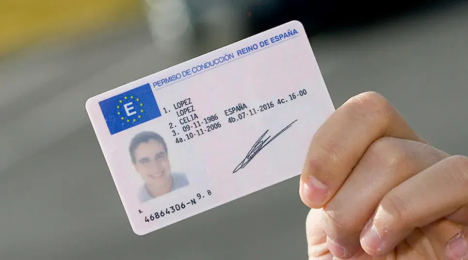 {'en': 'Expand the validity of the driving license - signature collection', 'es': 'Ampliar la vigencia del carnet de conducir - Recogida de firmas'} Image {'en': 'Expand the validity of the driving license - signature collection', 'es': 'Ampliar la vigencia del carnet de conducir - Recogida de firmas'} Image