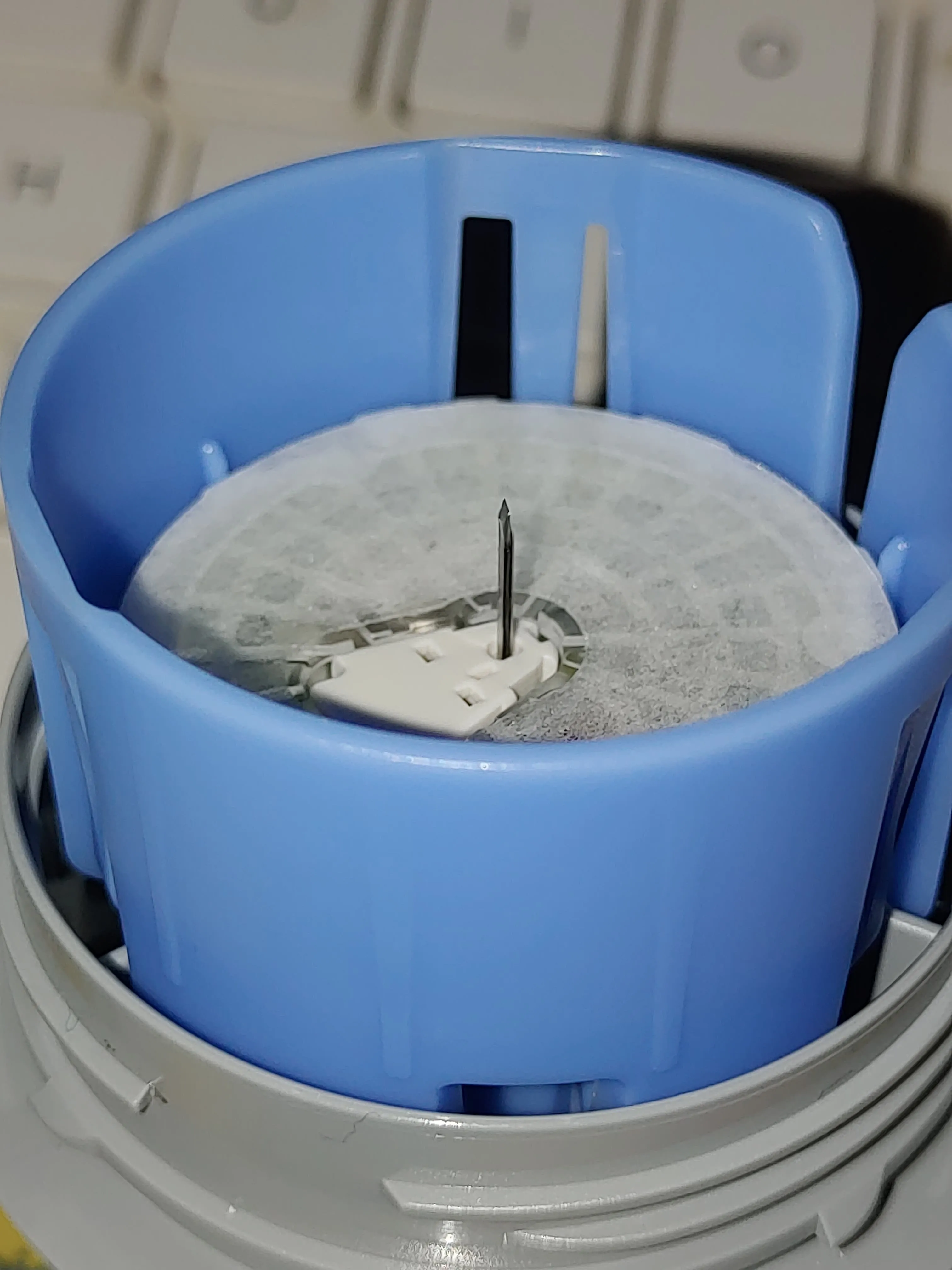 {'en': 'Thick needle in freestyle sensor2 Is it normal?', 'es': 'Aguja gruesa en sensor Freestyle2 ¿Es normal?'} Image {'en': 'Thick needle in freestyle sensor2 Is it normal?', 'es': 'Aguja gruesa en sensor Freestyle2 ¿Es normal?'} Image