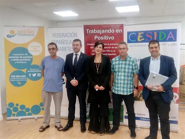 {'en': 'Patient groups ask that "discrimination" in access to army and police', 'es': 'Colectivos de pacientes piden que "se acabe con la discriminación" en acceso a Ejercito y Policia'} Image {'en': 'Patient groups ask that "discrimination" in access to army and police', 'es': 'Colectivos de pacientes piden que "se acabe con la discriminación" en acceso a Ejercito y Policia'} Image