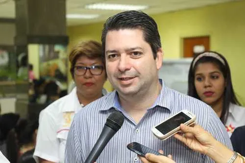 {'en': 'More than 252,000 people received diabetes training', 'es': 'Más de 252.000 personas recibieron formación en diabetes'} Image {'en': 'More than 252,000 people received diabetes training', 'es': 'Más de 252.000 personas recibieron formación en diabetes'} Image