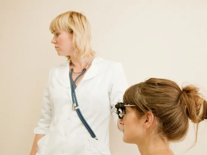 {'en': 'More than half of diabetics do not thoroughly examine their eyes', 'es': 'Más de la mitad de diabéticos no examinan a fondo sus ojos'} Image {'en': 'More than half of diabetics do not thoroughly examine their eyes', 'es': 'Más de la mitad de diabéticos no examinan a fondo sus ojos'} Image