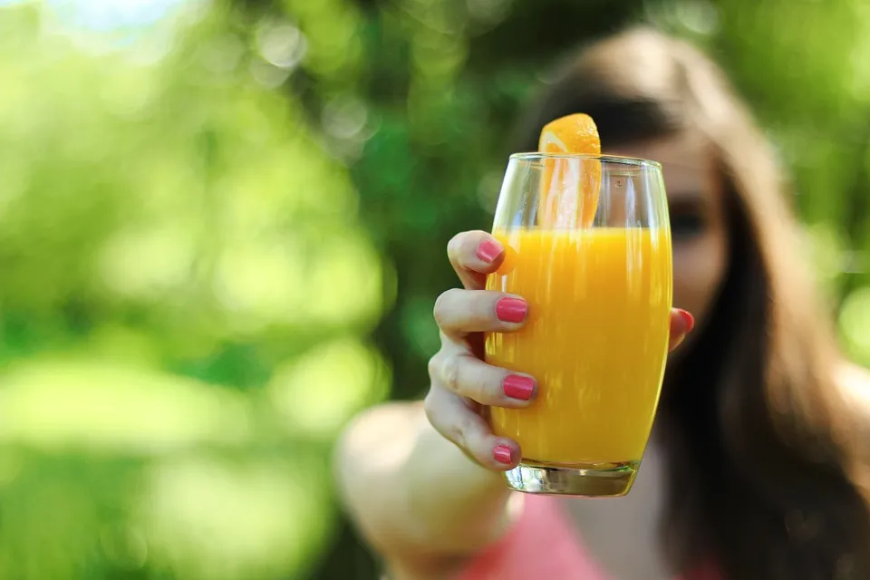 {'en': 'There is no relationship between drinking natural fruit juices/juices and developing diabetes', 'es': 'No hay relación entre beber zumos/jugos de fruta naturales y desarrollar diabetes'} Image {'en': 'There is no relationship between drinking natural fruit juices/juices and developing diabetes', 'es': 'No hay relación entre beber zumos/jugos de fruta naturales y desarrollar diabetes'} Image