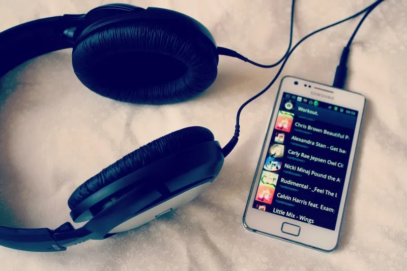 {'en': 'Playlist and 2 Music CDs about diabetes', 'es': "PlayList y 2 CD's de música sobre la diabetes"} Image {'en': 'Playlist and 2 Music CDs about diabetes', 'es': "PlayList y 2 CD's de música sobre la diabetes"} Image