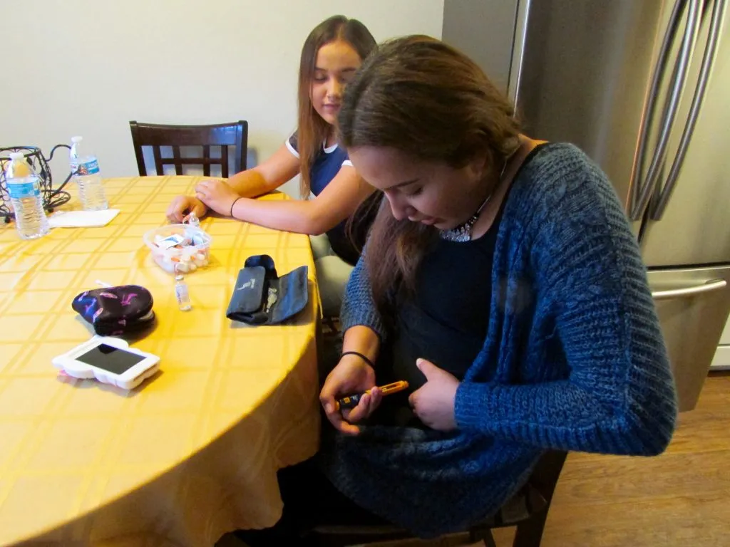 {'en': 'Diabetes in adolescents, a doubly complicated stage', 'es': 'La diabetes en adolescentes, una etapa doblemente complicada'} Image {'en': 'Diabetes in adolescents, a doubly complicated stage', 'es': 'La diabetes en adolescentes, una etapa doblemente complicada'} Image