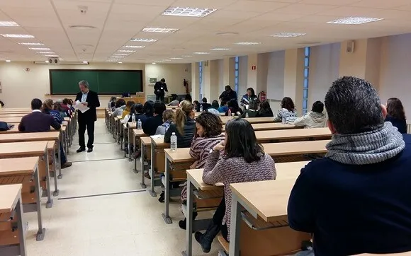 {'en': 'Is there discrimination in public employment for people with diabetes?', 'es': '¿Existe discriminación en el empleo público para personas con diabetes?'} Image {'en': 'Is there discrimination in public employment for people with diabetes?', 'es': '¿Existe discriminación en el empleo público para personas con diabetes?'} Image