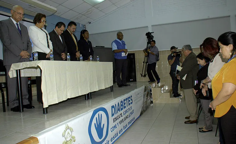 {'en': 'Campaigns against diabetes among retired teachers (Honduras)', 'es': 'Campañas contra la diabetes entre los maestros jubilados (Honduras)'} Image {'en': 'Campaigns against diabetes among retired teachers (Honduras)', 'es': 'Campañas contra la diabetes entre los maestros jubilados (Honduras)'} Image