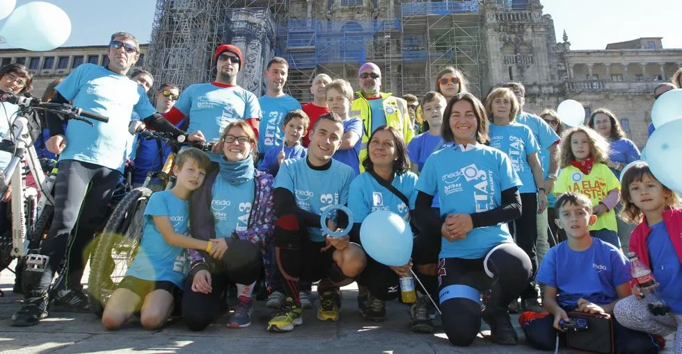 {'en': 'They travel the way from Tui in 22 hours to support diabetic children', 'es': 'Recorren el Camino desde Tui en 22 horas para apoyar a niños diabéticos'} Image {'en': 'They travel the way from Tui in 22 hours to support diabetic children', 'es': 'Recorren el Camino desde Tui en 22 horas para apoyar a niños diabéticos'} Image