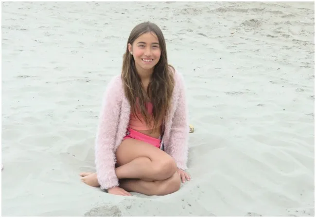 {'en': 'This is how you live with diabetes at age 12: this girl and her mother tells us', 'es': 'Así se vive con diabetes a los 12 años: esta niña y su madre nos cuenta'} Image {'en': 'This is how you live with diabetes at age 12: this girl and her mother tells us', 'es': 'Así se vive con diabetes a los 12 años: esta niña y su madre nos cuenta'} Image