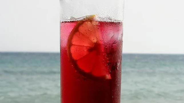{'en': 'Summer Tinto without alcohol and sugar without', 'es': 'Tinto de Verano Sin Alcohol y Sin Azúcar'} Image {'en': 'Summer Tinto without alcohol and sugar without', 'es': 'Tinto de Verano Sin Alcohol y Sin Azúcar'} Image