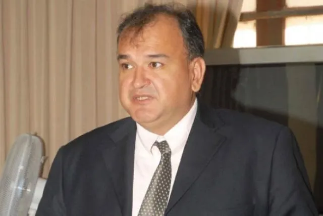 {'en': 'FBF secretary housing in a clinic in Trinidad by diabetes', 'es': 'Internan a secretario de FBF en una clínica en Trinidad por diabetes'} Image {'en': 'FBF secretary housing in a clinic in Trinidad by diabetes', 'es': 'Internan a secretario de FBF en una clínica en Trinidad por diabetes'} Image
